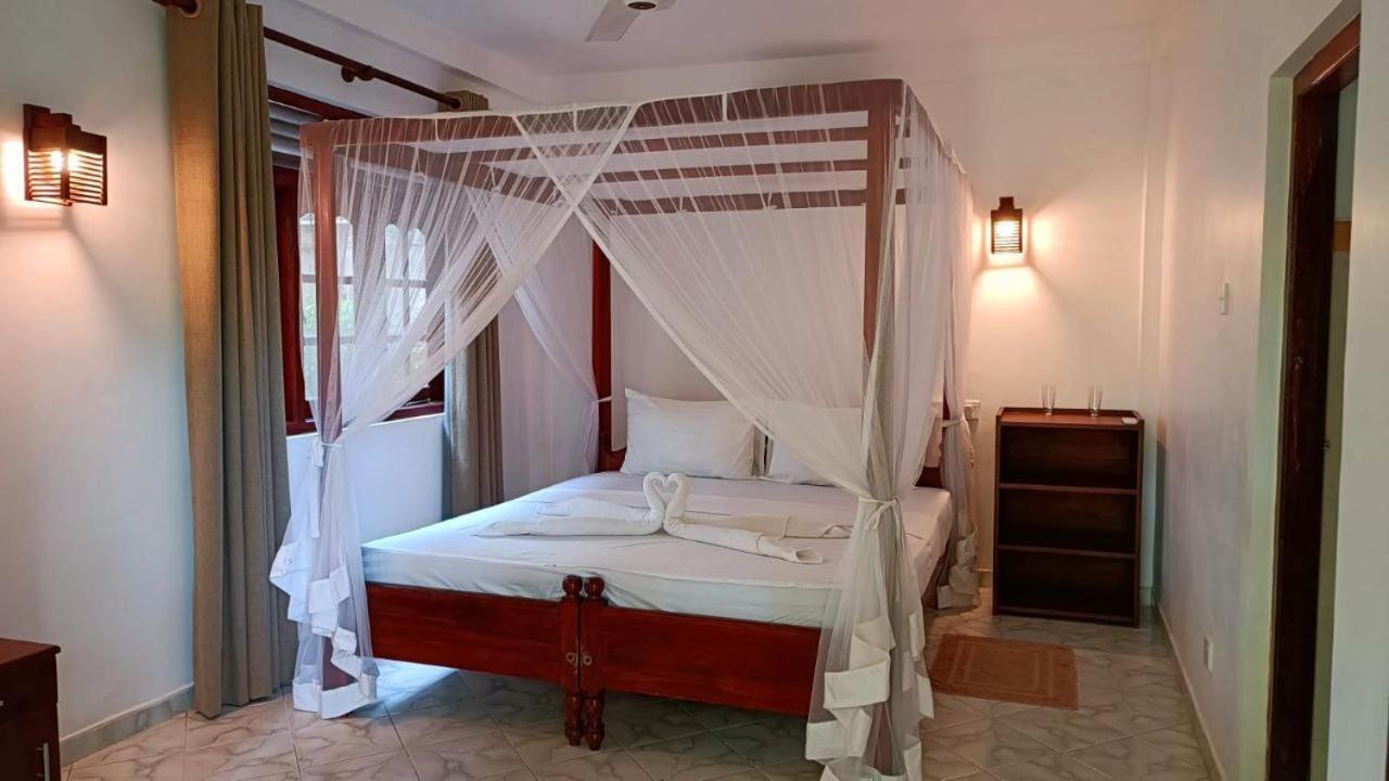Panorama Beach Hotel Тангалла Экстерьер фото